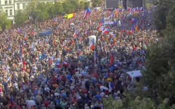 Tens of Thousands Protest Against Czech Government, EU, NATO