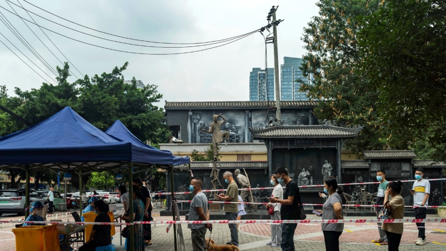 China Locks Down 21 Million in Chengdu in COVID-19 Outbreak