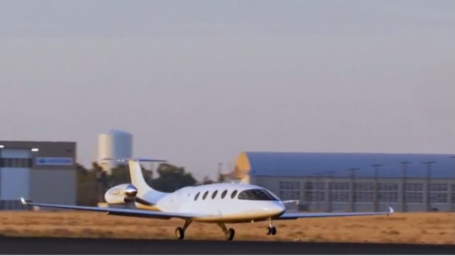 US Company Conducts Electric Plane Test Flight