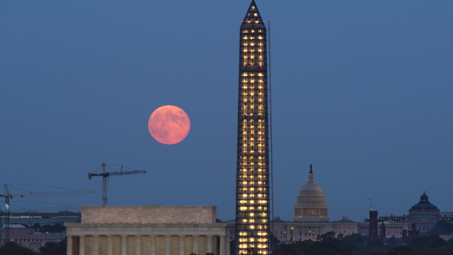 Watch the Hunter’s Moon Rise in the Sky This Weekend