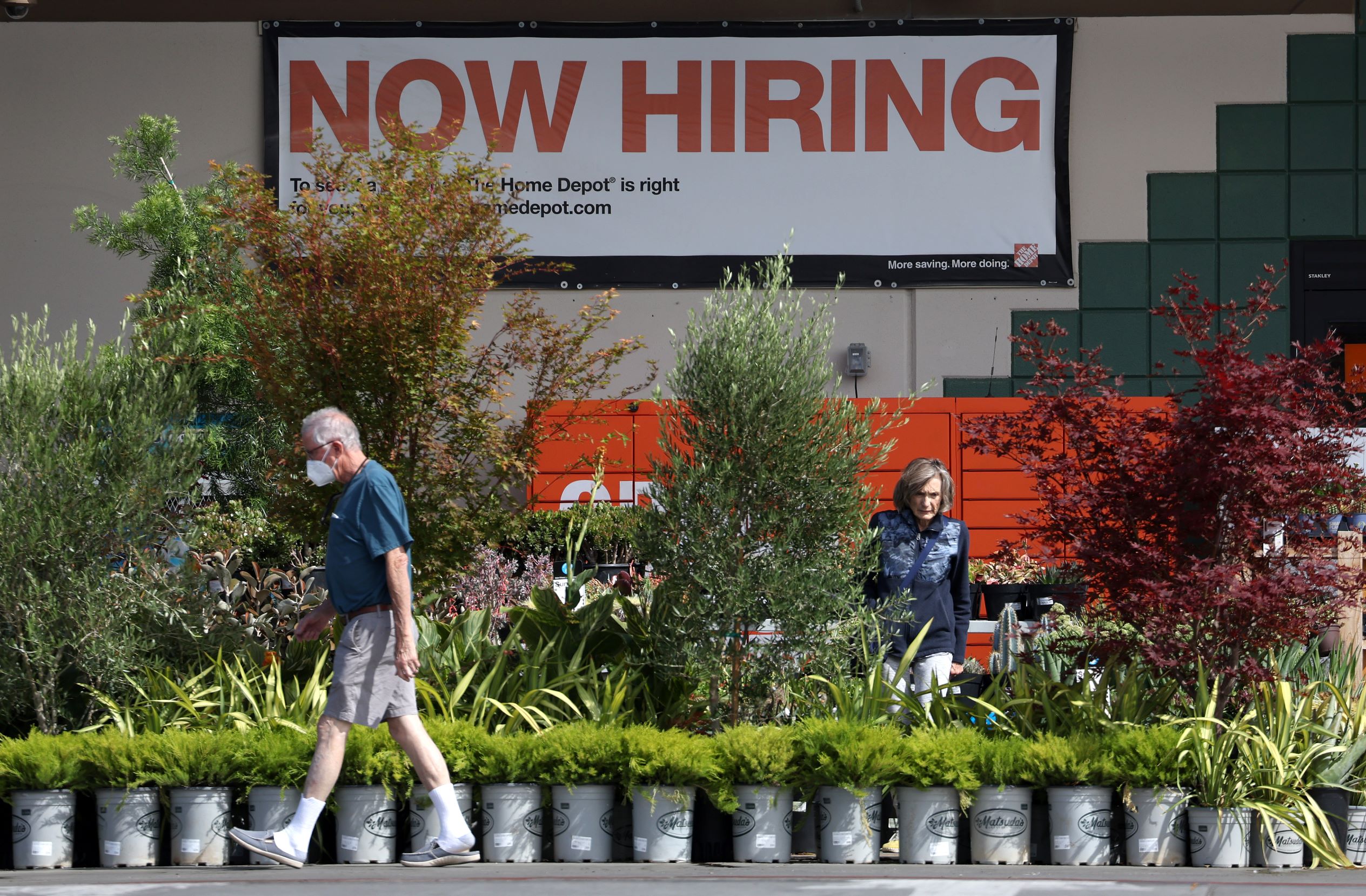 Fewer Americans Apply for Jobless Aid Last Week