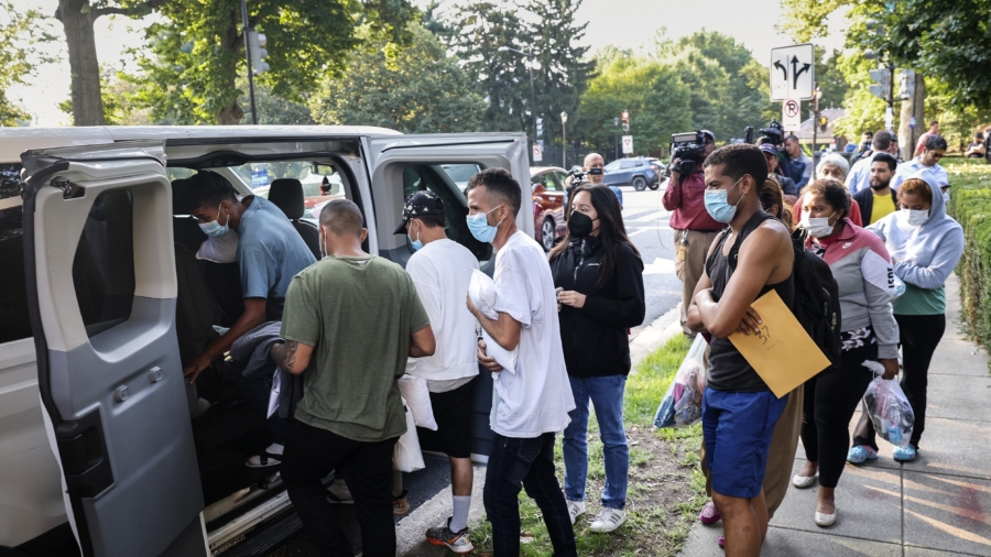 Democrats Decry Texas, Florida Illegal Immigrant Transport