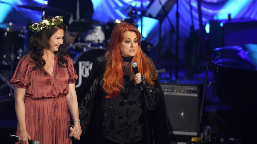 Wynonna Judd Denies Feuding With Ashley Judd Over Their Mother’s Estate