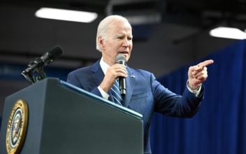 Biden Hails GDP Report Ahead of Midterms