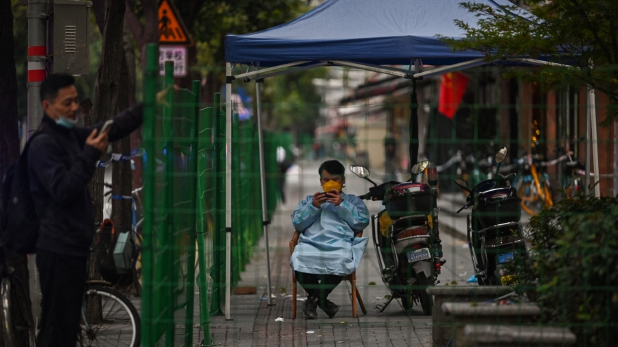 Shanghai Races to Build Makeshift Hospitals