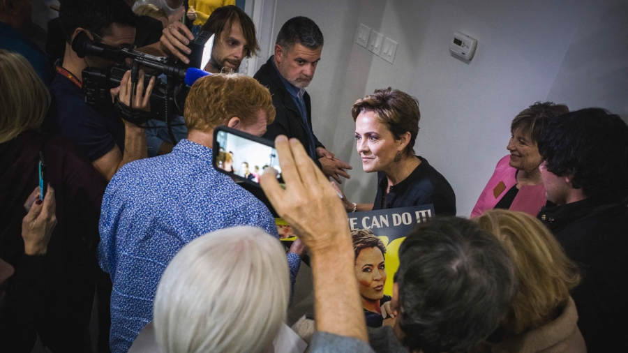 Arizona Voters Voice Distaste for Today's Politics