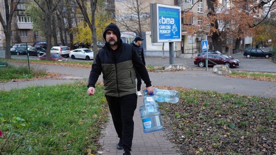 Heavy Russian Barrage on Ukraine, No Water for Much of Kyiv