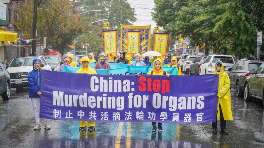 Falun Gong Adherents Brave Rain in Brooklyn to Denounce Chinese Communist Party’s Abuses