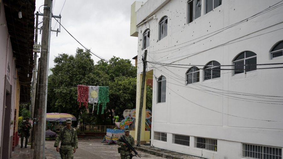 Drug Gang Kills 20 in Attack on City Hall in Southern Mexico