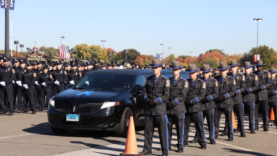 Funeral for 2 Ambushed Officers Draws Peers From Around US