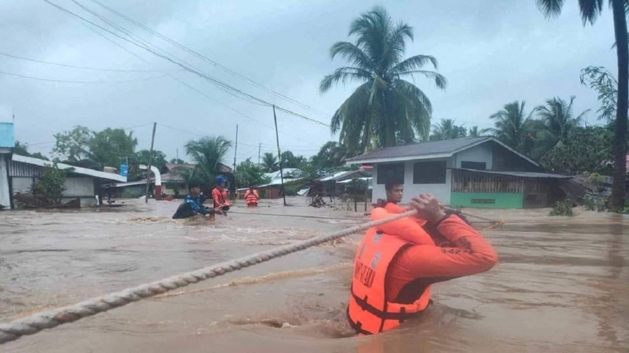 Tropical Storm Nalgae Kills 72 in Floods and Landslides in Philippines