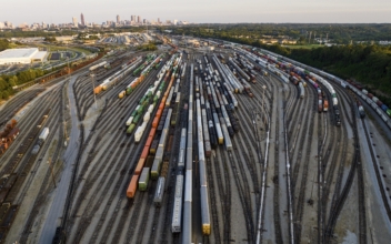 Over 300 Groups Urge Biden to Help Avoid Rail Shutdown