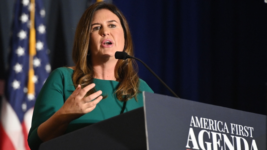 Arkansas' Sanders Says State Ready for New Leadership, Vows to Fight Biden's Policies