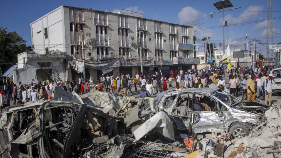 Somalia’s President Says at Least 100 Killed in Car Bombings