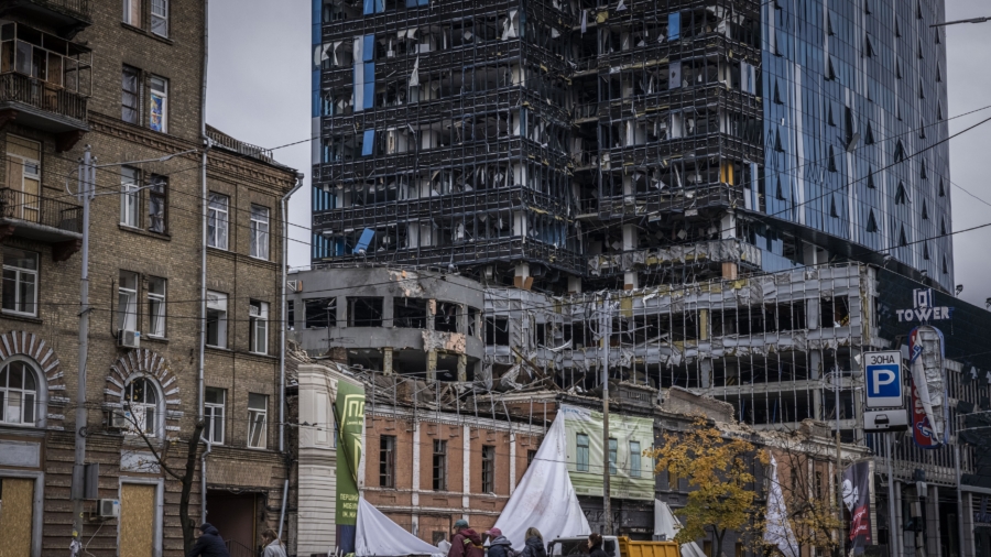 Ukrainians Face Crises as Russia Targets Critical Infrastructure