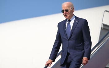 Biden Promises Ukraine’s Zelenskyy Advanced Air Defense Systems After Russian Missile Attacks