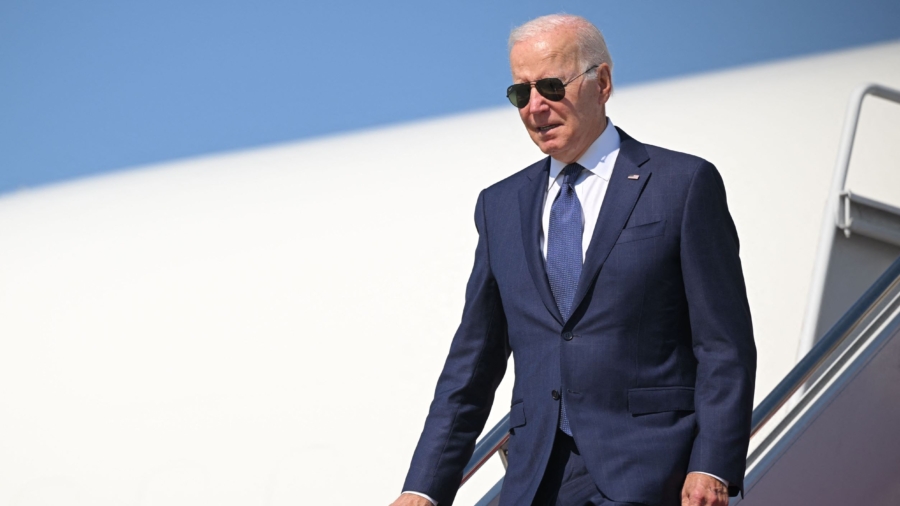 Biden Promises Ukraine's Zelenskyy Advanced Air Defense Systems After Russian Missile Attacks