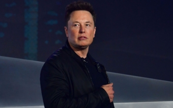 Elon Musk Says SpaceX Can’t ‘Indefinitely’ Fund Internet for Ukraine