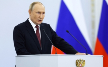 Putin Signs Annexation Laws, Formally Absorbing 4 Ukrainian Regions
