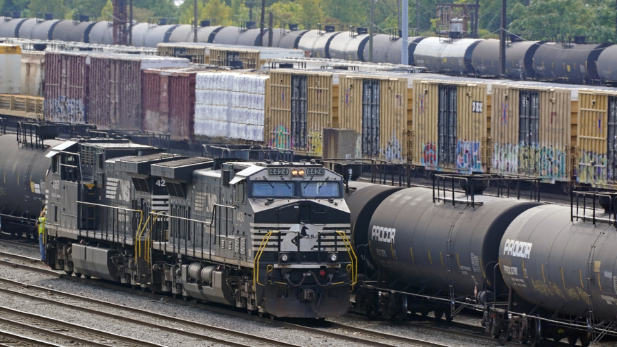 Second Railroad Union Rejects Deal, Adding to Strike Worries