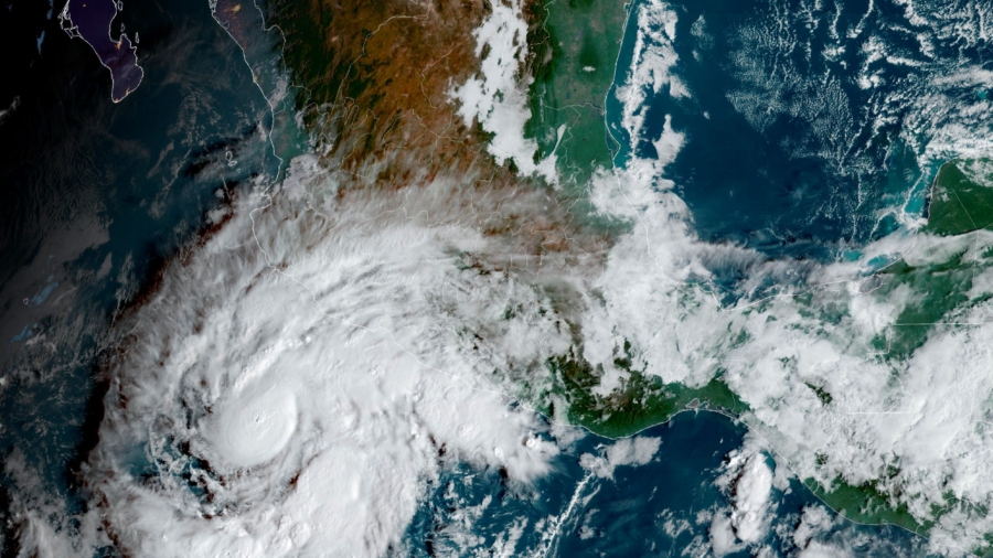 Major Hurricane Roslyn Heads for Hit on Mexico’s Coast