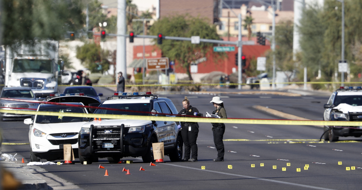 Officials Vegas Patrol Officer Fatally Shot Suspect Held Ntd 0667