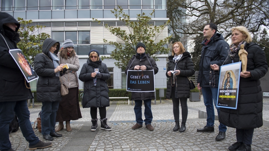 World’s Largest Grassroots Pro-Life Movement: 1 Million Volunteers Pray to Save Unborn