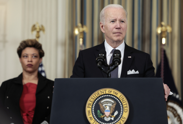 Biden Pushes for Billionaire Wealth Tax; Reporters Press Biden on His Controversial Remarks on Putin | NTD Evening News