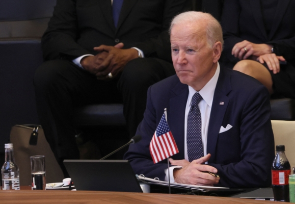 Biden Announces New Sanctions Against Russia; Airline CEOs Urge Biden to Drop COVID-19 Restrictions | NTD Evening News
