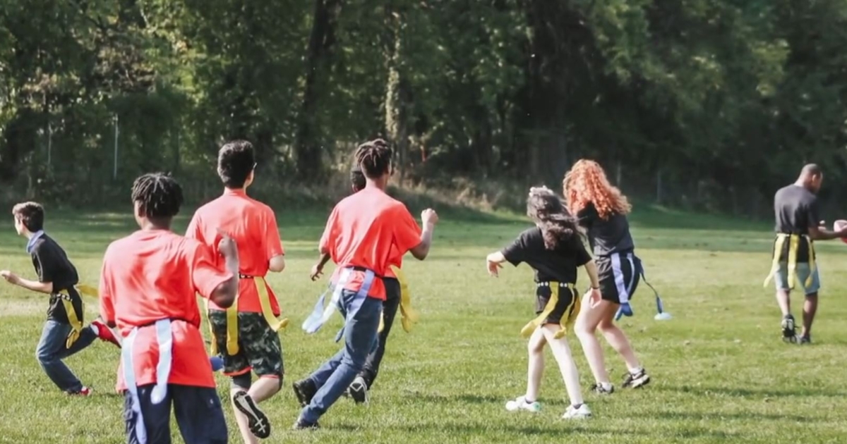 Virginia School Offers Blind Teens a Chance to Play Soccer | NTD