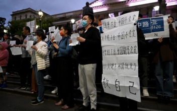 China’s Protests Over COVID-19 Lockdowns Spread Abroad in Show of International Solidarity