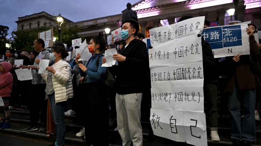 China's Protests Over COVID-19 Lockdowns Spread Abroad in Show of International Solidarity