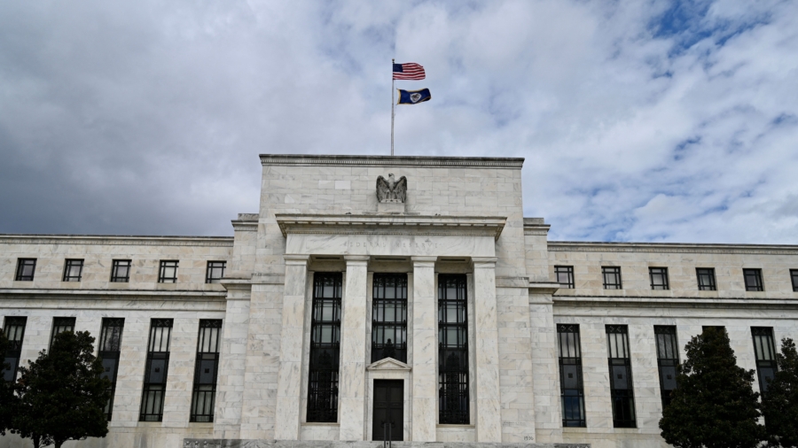 Federal Reserve Braces for Smaller Rate Hikes Ahead, Talks Recession Risks: Minutes