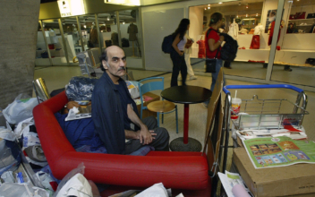 Iranian Who Inspired ‘The Terminal’ Dies at Paris Airport