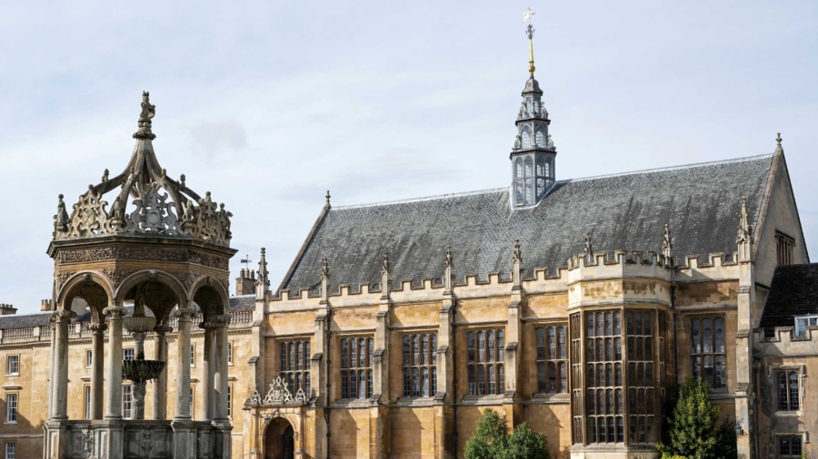 Private School Admissions to Oxbridge Drop