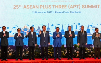 Chinese Premier Hails Economic Ties With ASEAN