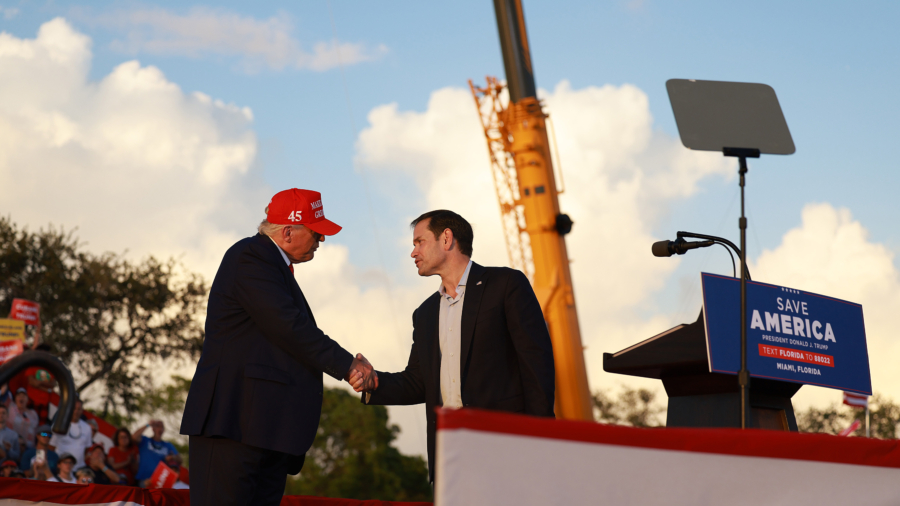 Trump Tells Florida Supporters to Vote for DeSantis