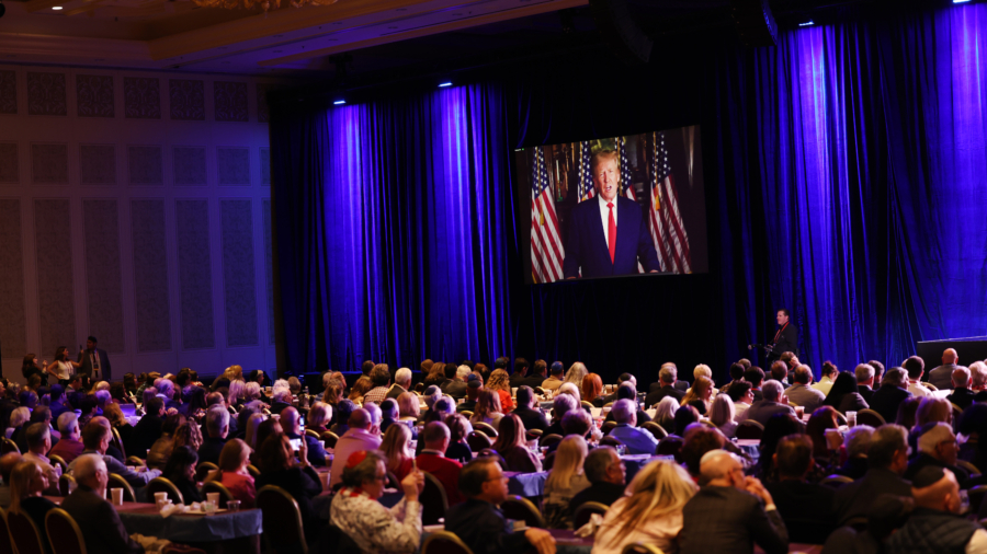 Trump Applauded at Republican Jewish Event, Potential 2024 Contenders Question Third Presidential Run