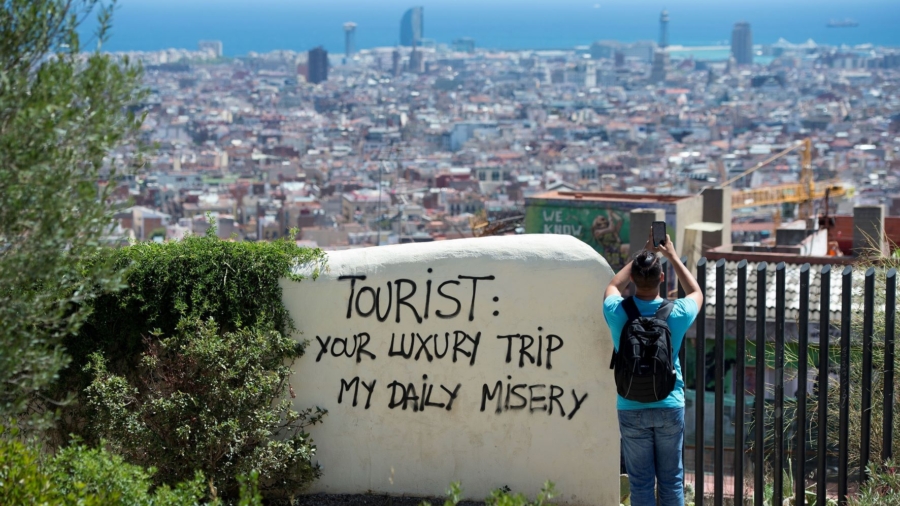 Barecelona Residents Differ on Tourism