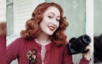 Texas Woman Wears Only 1940s Clothing That Brings Smiles on People’s Faces