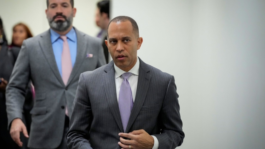 Congressman Launches Bid to Replace Pelosi as Top House Democrat