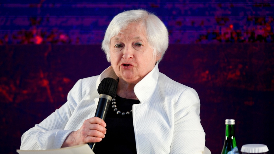 Yellen Contradicts Biden, Sees No Reason to Investigate Musk’s Twitter Deal