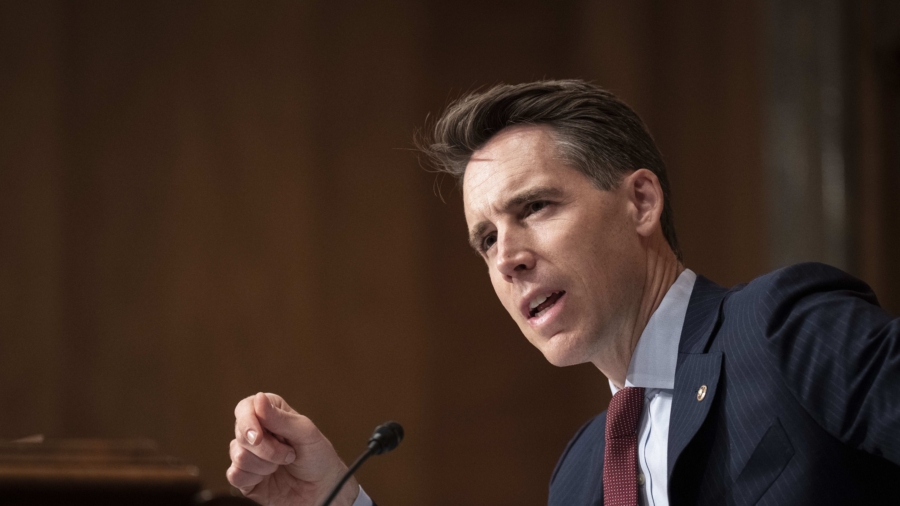 GOP Senator Says 'Old' Republican Party Is 'Dead,' Calls for Major Changes