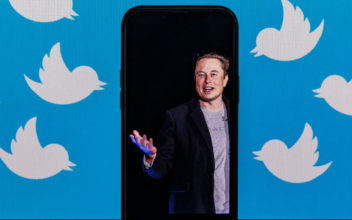 Elon Musk: Apple Threatened to Yank Twitter From App Store