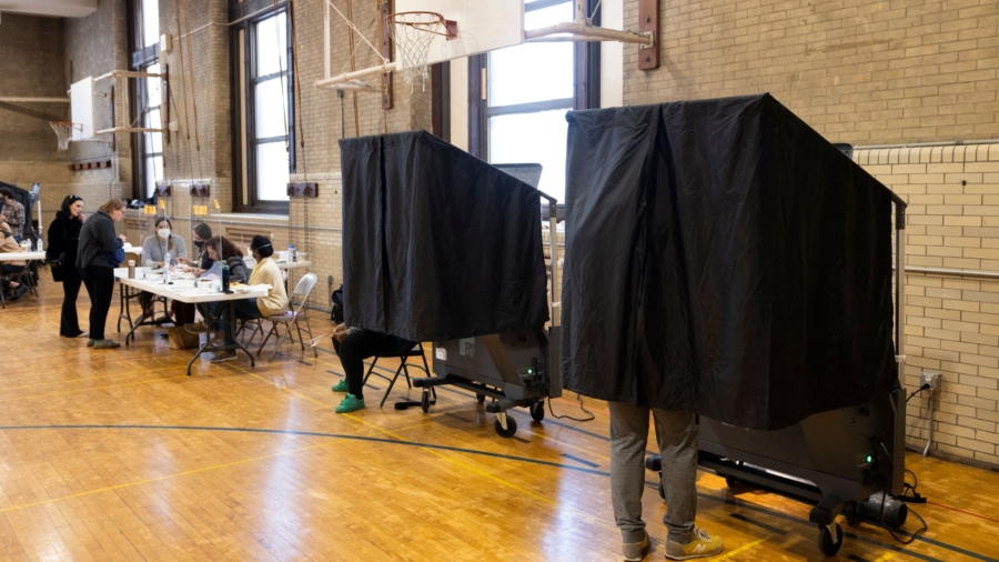 Judge Orders Pennsylvania County Polling Sites Stay Open Later Due to Paper Shortages