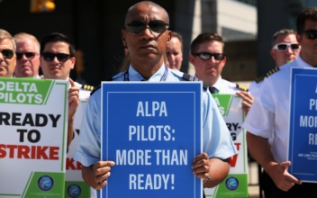 Pilots Picketing at 13 Major Airports Before Busy Labor Day Weekend; Biden’s Speech in Philadelphia | NTD Good Morning