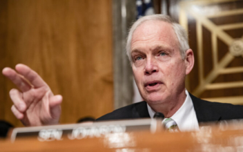 Sen. Ron Johnson Holds Roundtable Discussion on the Efficacy and Safety of COVID-19 Vaccines