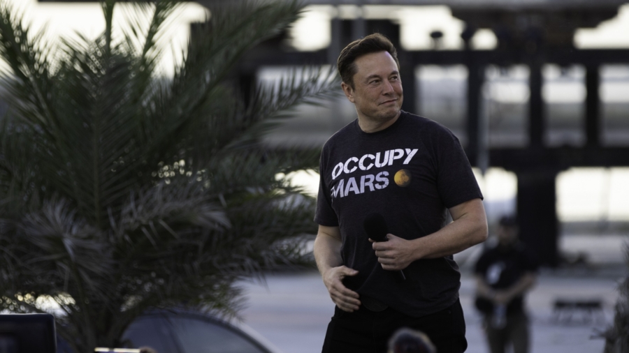 Elon Musk’s Net Worth Slips Below $200 Billion as Tesla Shares Waver