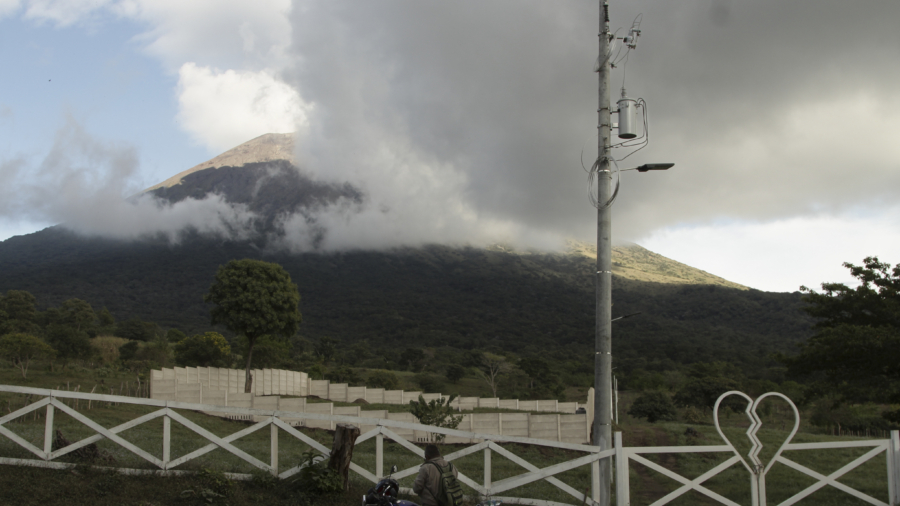 Volcano Begins to Erupt in Eastern El Salvador