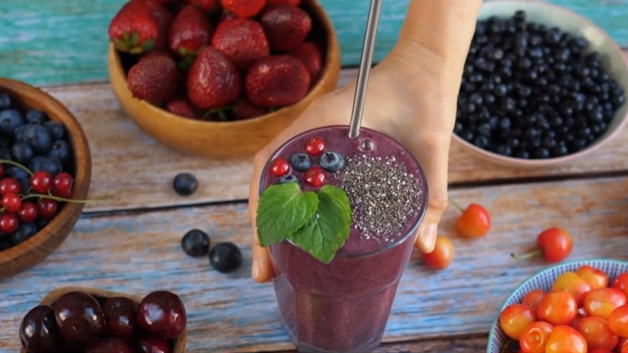 17 Anti-Aging Superfoods for Glowing Skin